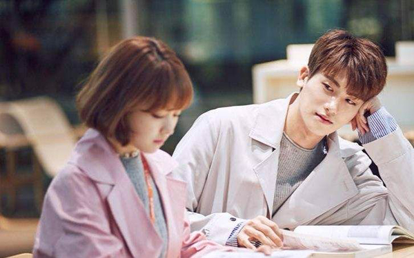 搭讪妹子必备幽默开场白-KK情感